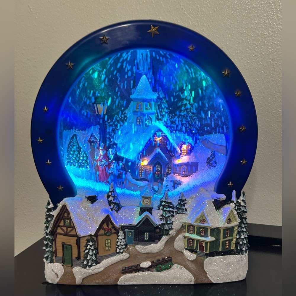 Avon Lighted Snowy Motion Wintery‎ Scene Christmas Holiday Decor